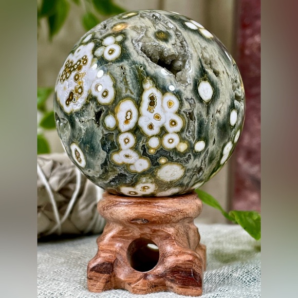 2226 RARE 8th Vein Ocean Jasper Crystal Sphere - Picture 12 of 14